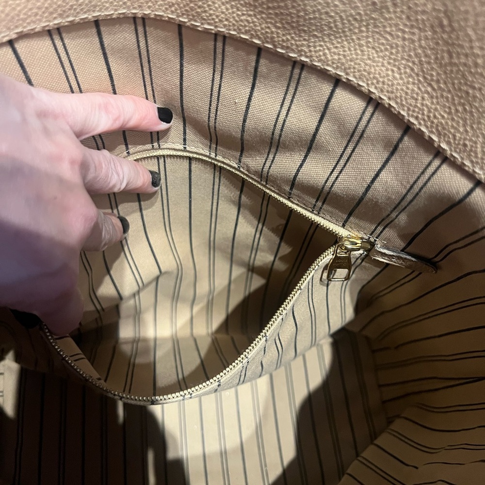 🥳SALE 🥳LIKE NEW AUTHENTIC LOUIS VUITTON CROSSBODY/TOP HANDLE BAG💕🥰❤️ - Picture 10 of 16